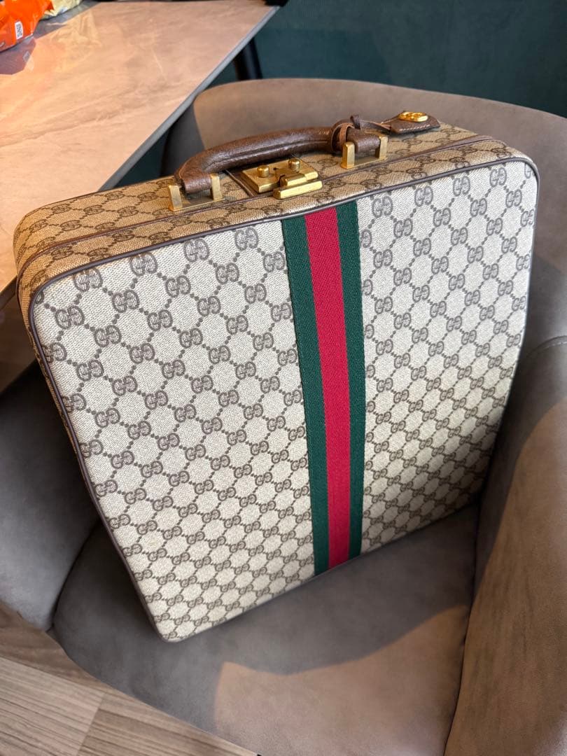 GUCCI 鞄　タイプライターケース