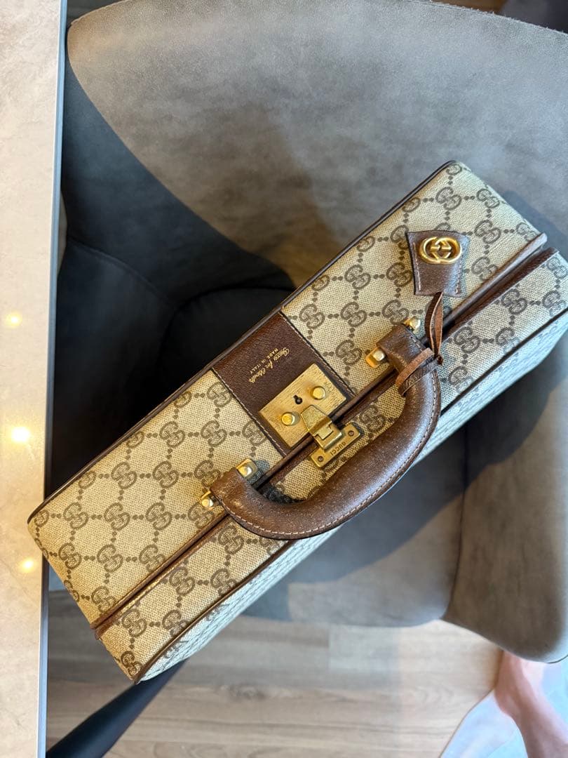 GUCCI 鞄　タイプライターケース