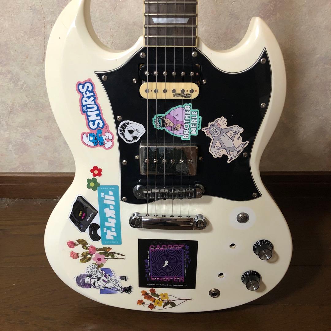 Blitz by Aria Pro Ⅱ SGステッカー付きホワイトエレキギター