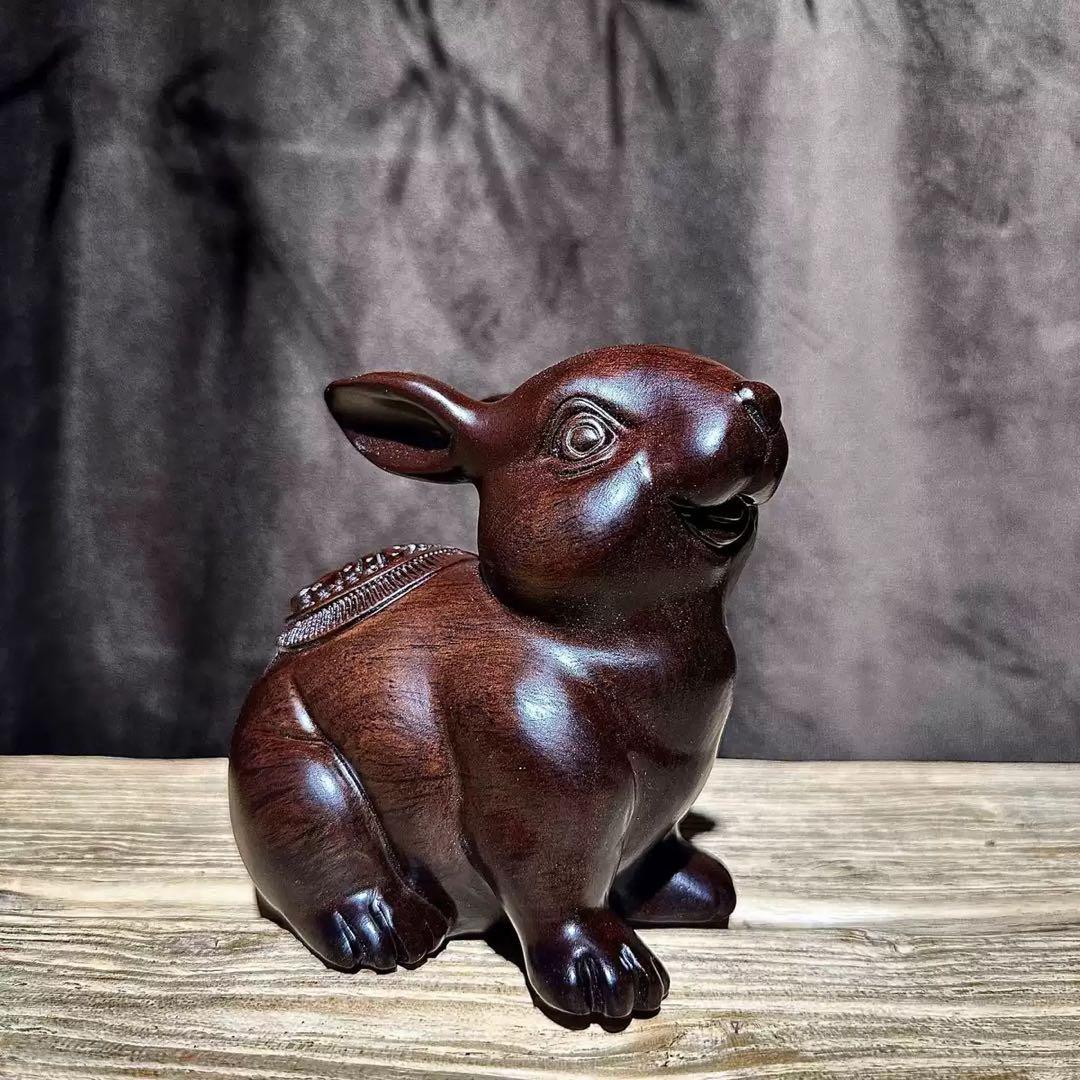 木製ウサギ彫刻 ダークブラウン 約15cm