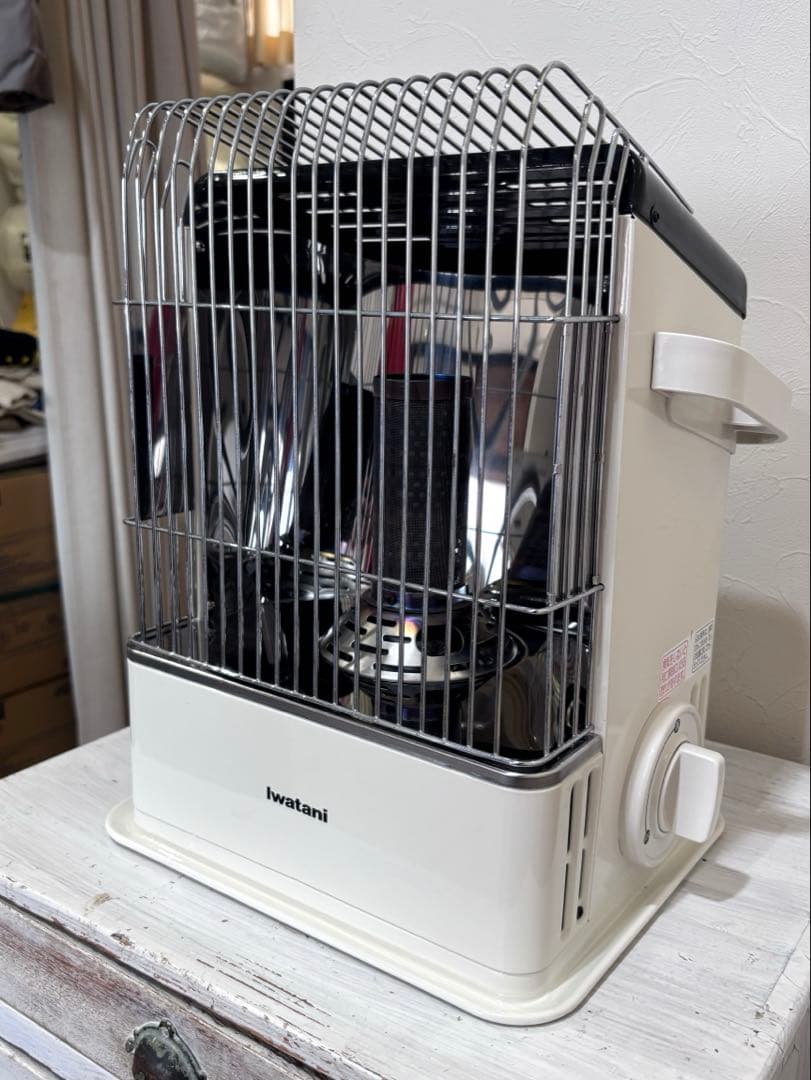 【美品】Iwatani カセットガスストーブ デカ暖 ホワイト 2020年製