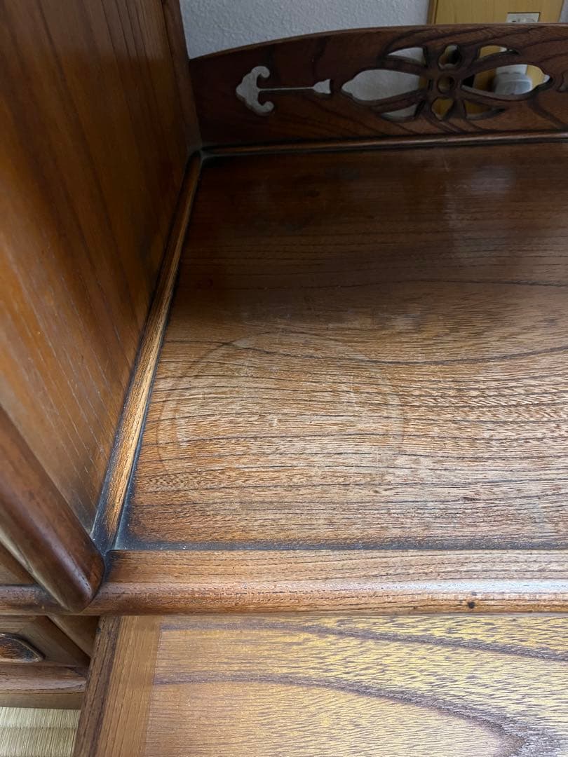 アンティーク　茶箪笥　木製収納棚 彫刻装飾付き