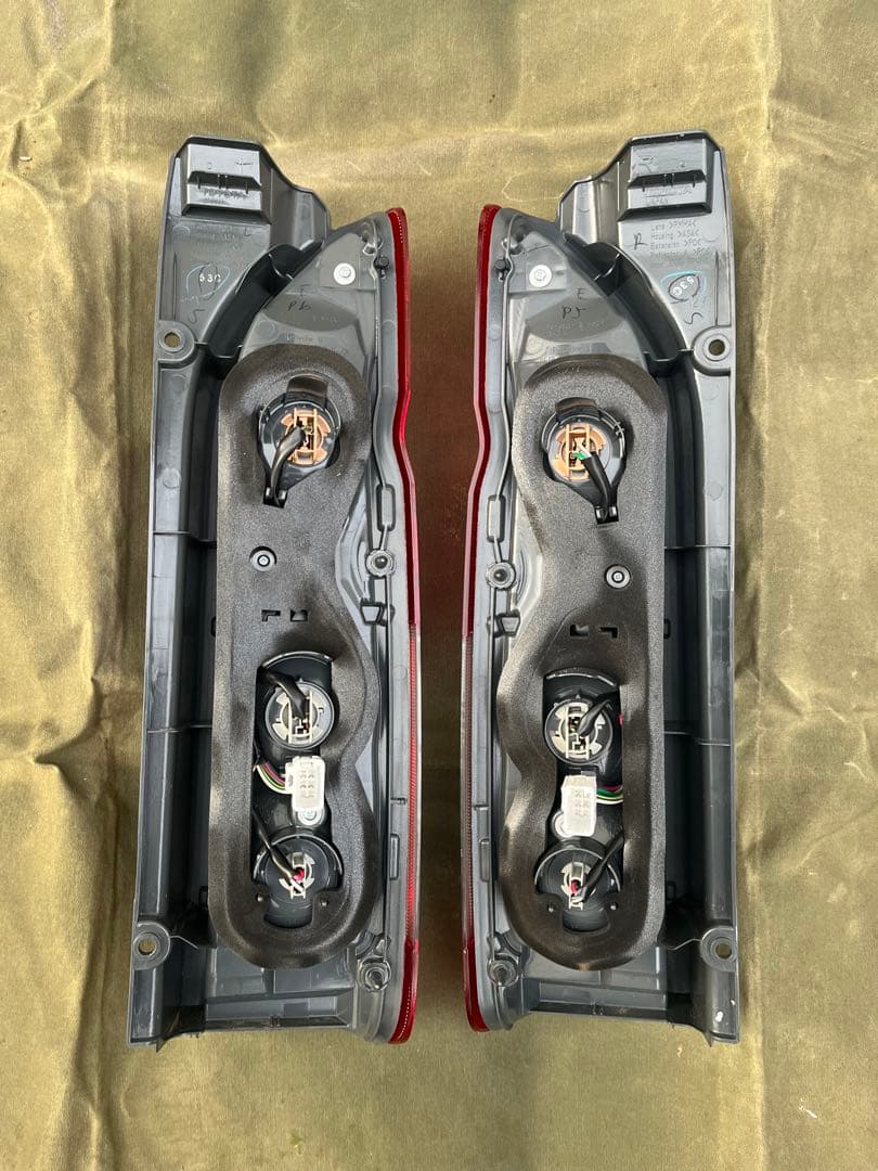 新車外し ハイエーステールレンズ純正