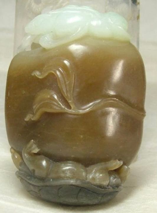 和田白玉（ホータンはくぎょく）三脚ガマ５６ｍｍ