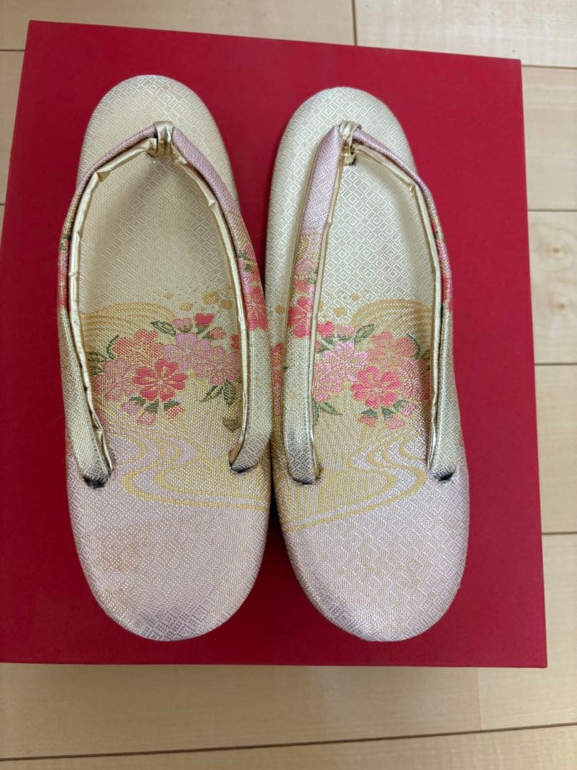 赤い花柄振袖（ファー襟付き） 着物友禅