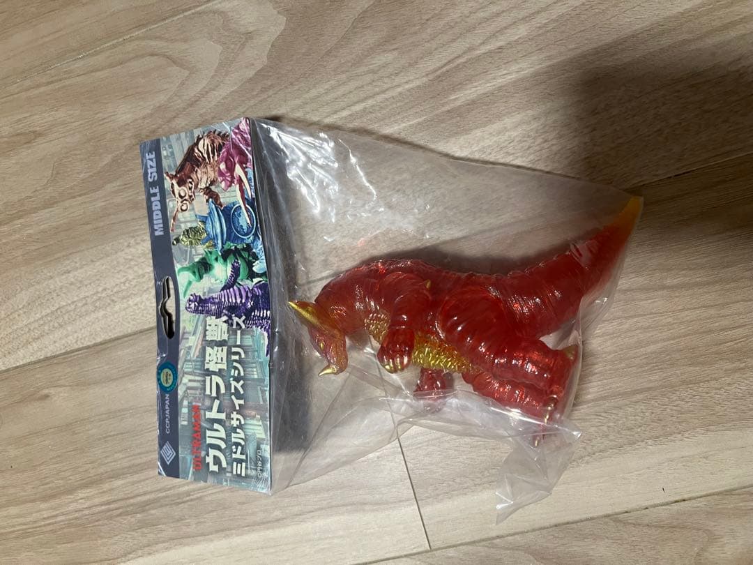 ウルトラ怪獣 ミドルサイズ 赤金