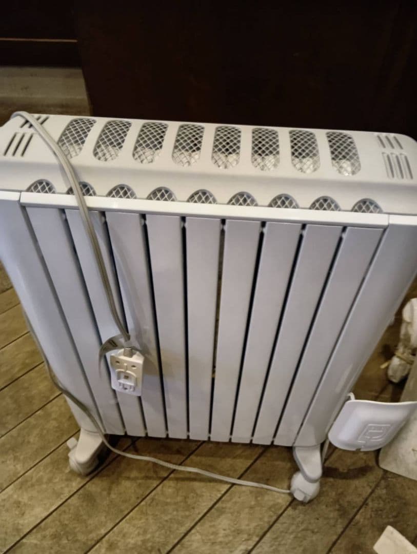 デロンギ オイルヒーター • 型番：RHJ75V0915-GY