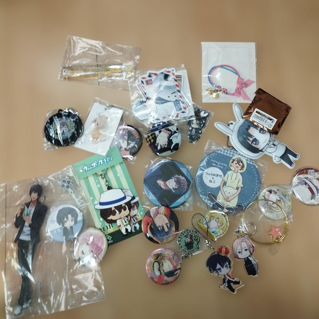 箱込6kg以上　約420点　ゲーム　キャラクターグッズ　まとめ売り　缶バッジ