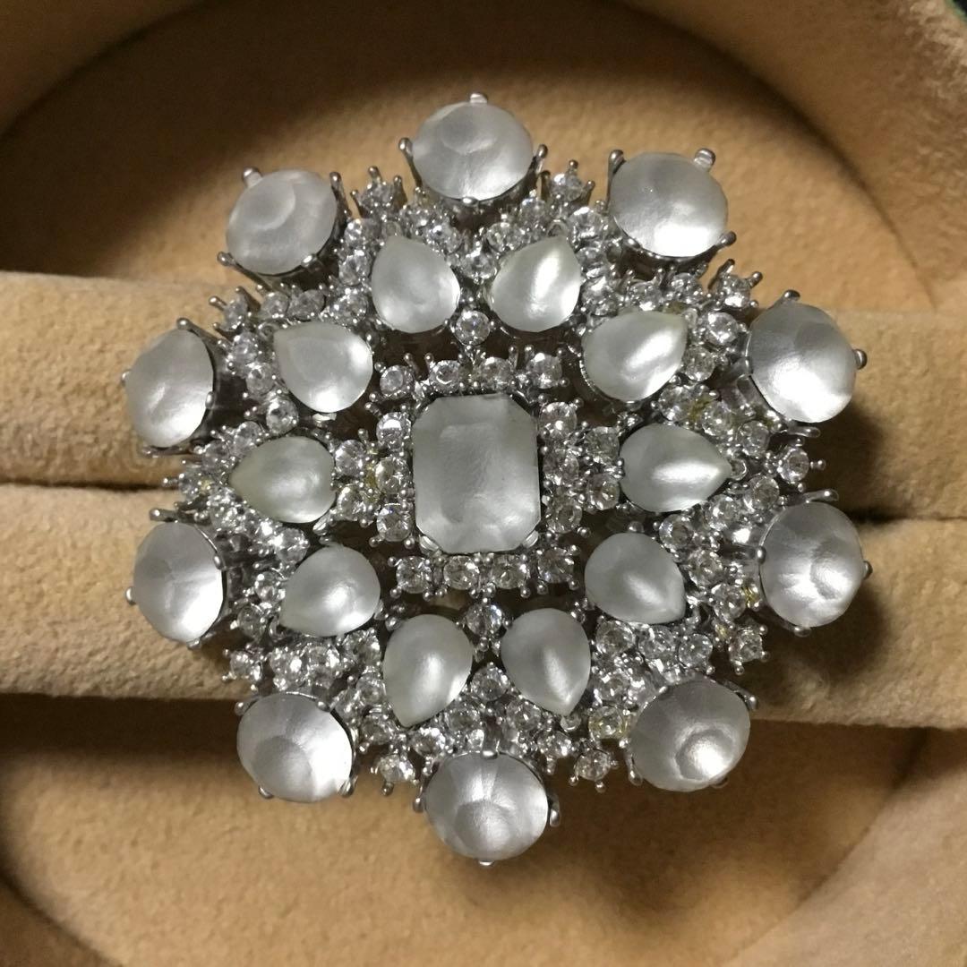 在庫一掃セール中！ハンパない美しさ！FOXEY フローズンブローチ♡