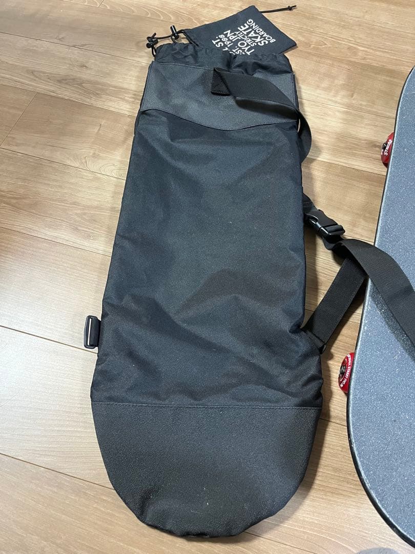 【中古品】スケートボード　コンプリート　（ヘルメット&収納ケース付き）