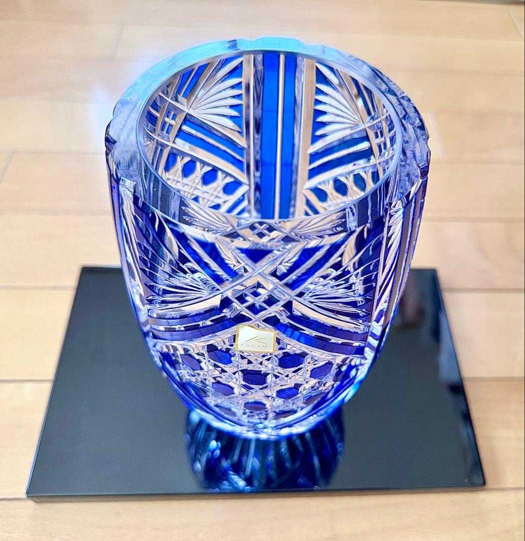 カガミクリスタル　切子　花瓶 中型　青 江戸切子 笹っ葉に八角籠目紋