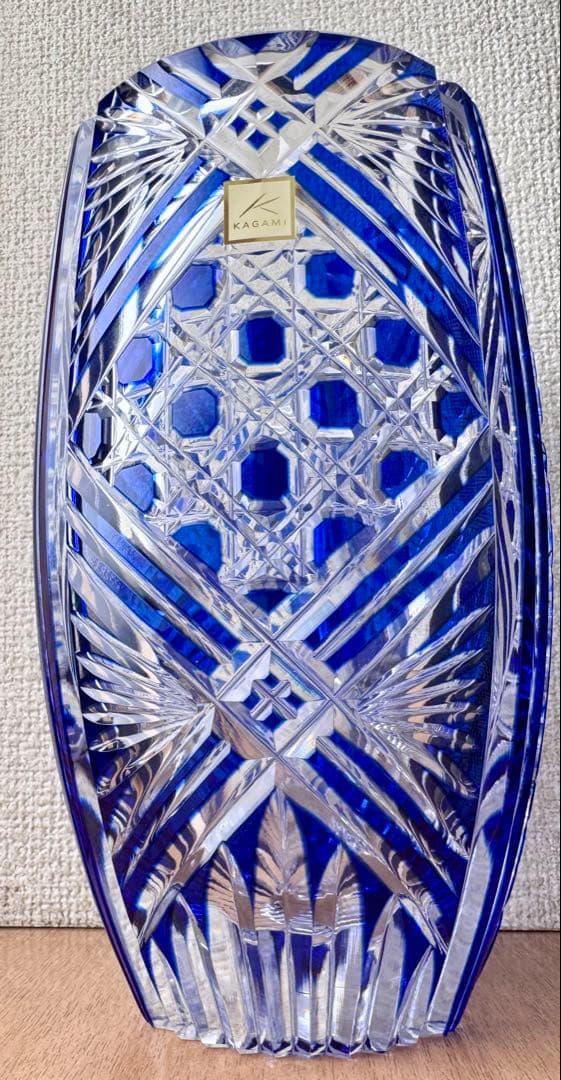 カガミクリスタル　切子　花瓶 中型　青 江戸切子 笹っ葉に八角籠目紋