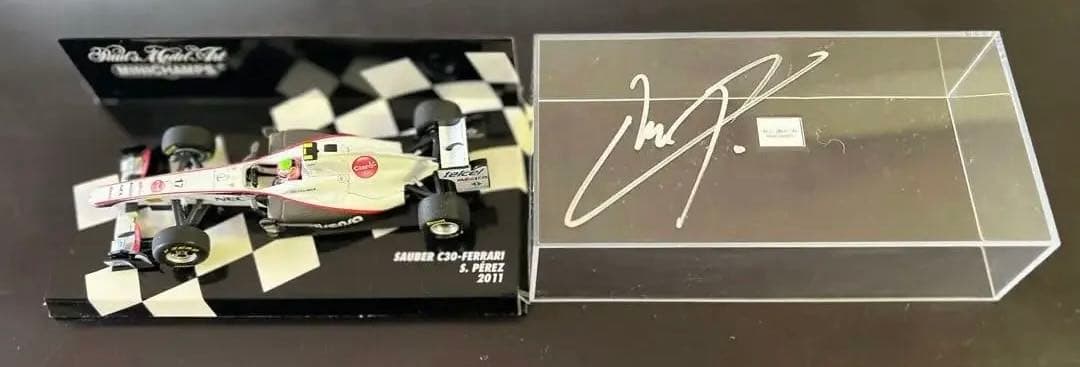F1 Sauber C3。セルジオペレス直筆サイン入りミニカー1:43