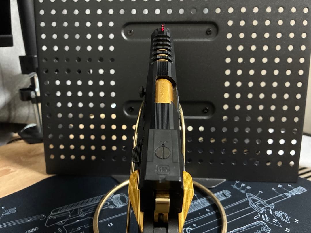 起きたら価格戻します　ハイキャパ5.1 ゴールド　X300ライト＆マガジン4本