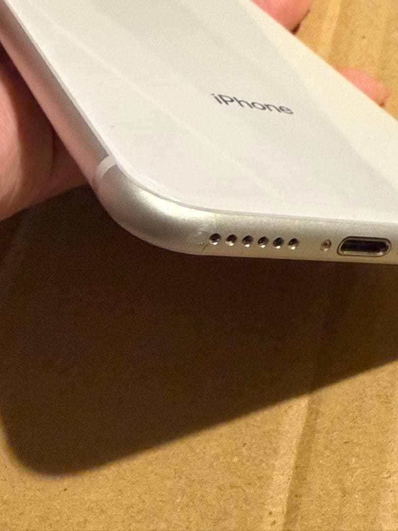 美品 iPhone8 シルバー 64GB バッテリー90％ SIMフリー