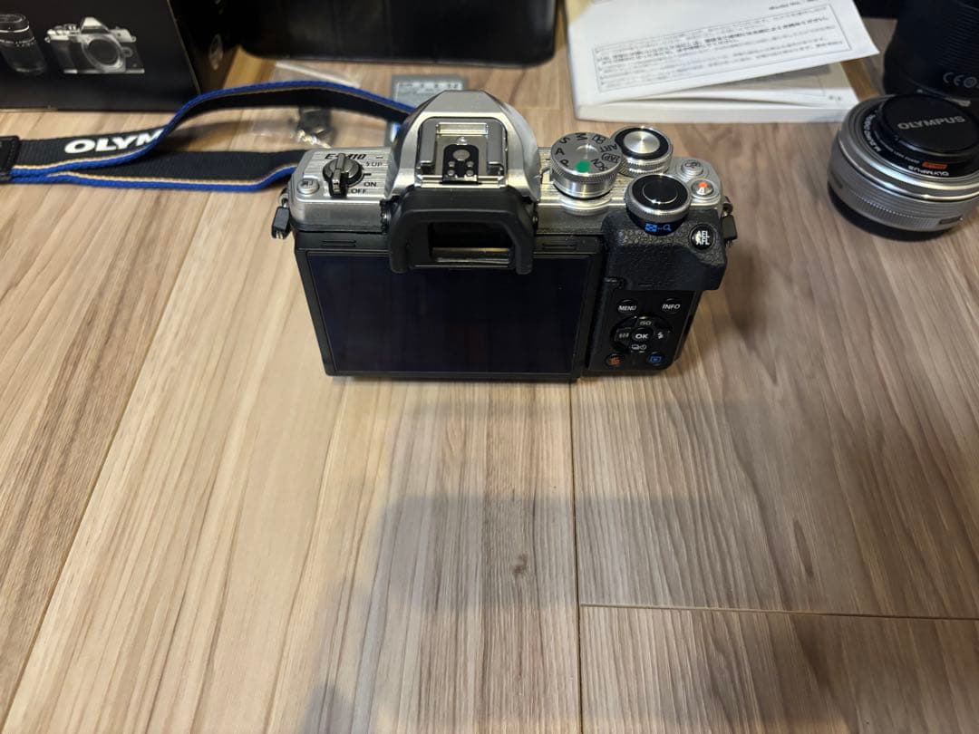 オリンパス OM-D E-M10 MarkIV EZダブルズームキット シルバー