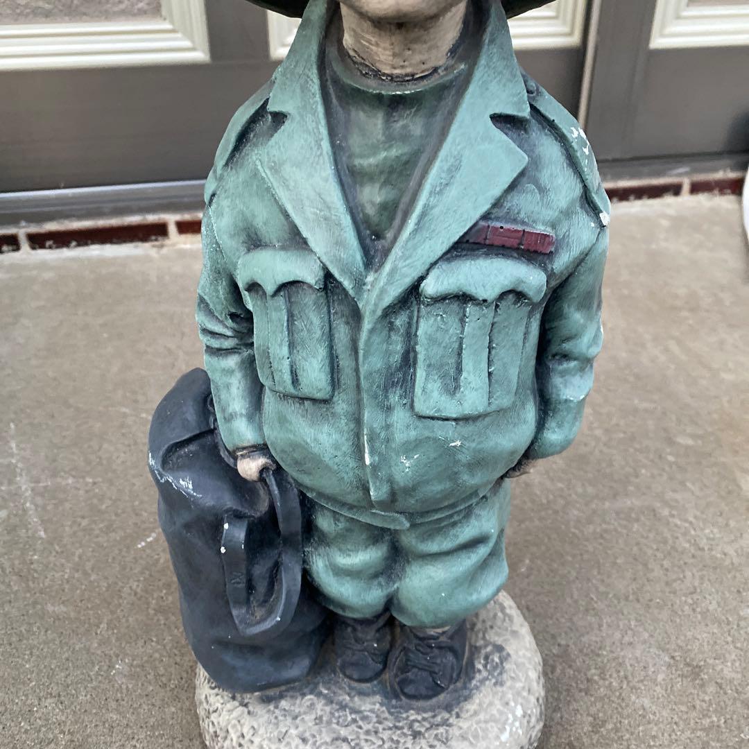 ドアストッパー　軍人の少年 置物 約45cm コンクリート　12kg