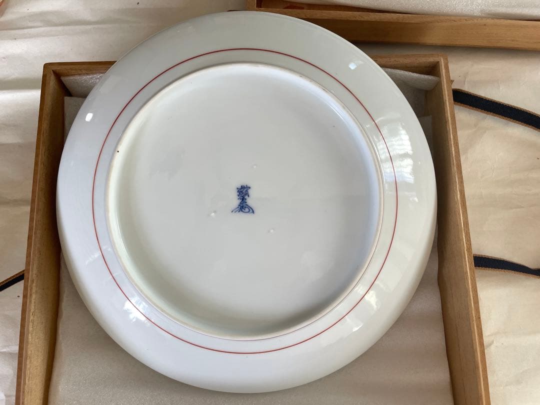 十三代柿右衛門　額皿　ばら文