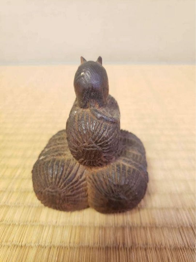 木彫　ネズミと米俵の置物　添配　テンパイ　高さ10センチ