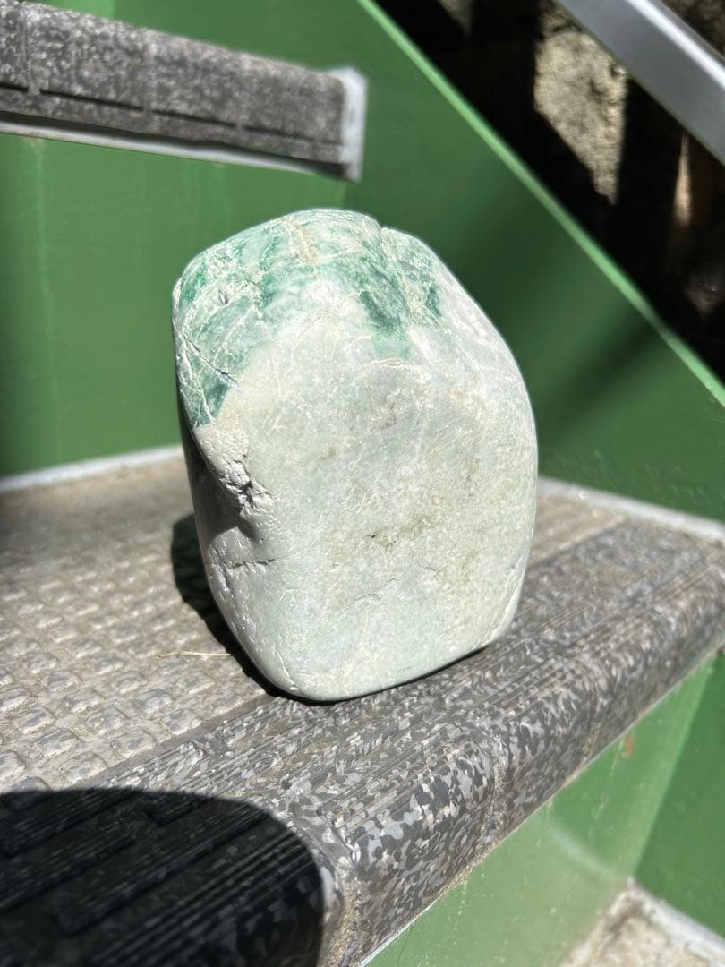 糸魚川翡翠　原石　2kg以上