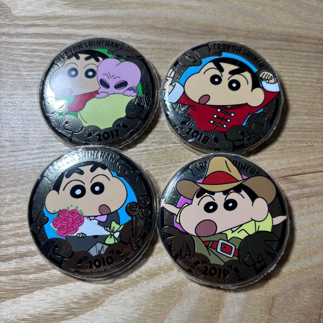 空豆小僧さん専用 クレヨンしんちゃん24金　1月限定特価　メッキ缶バッジ16種