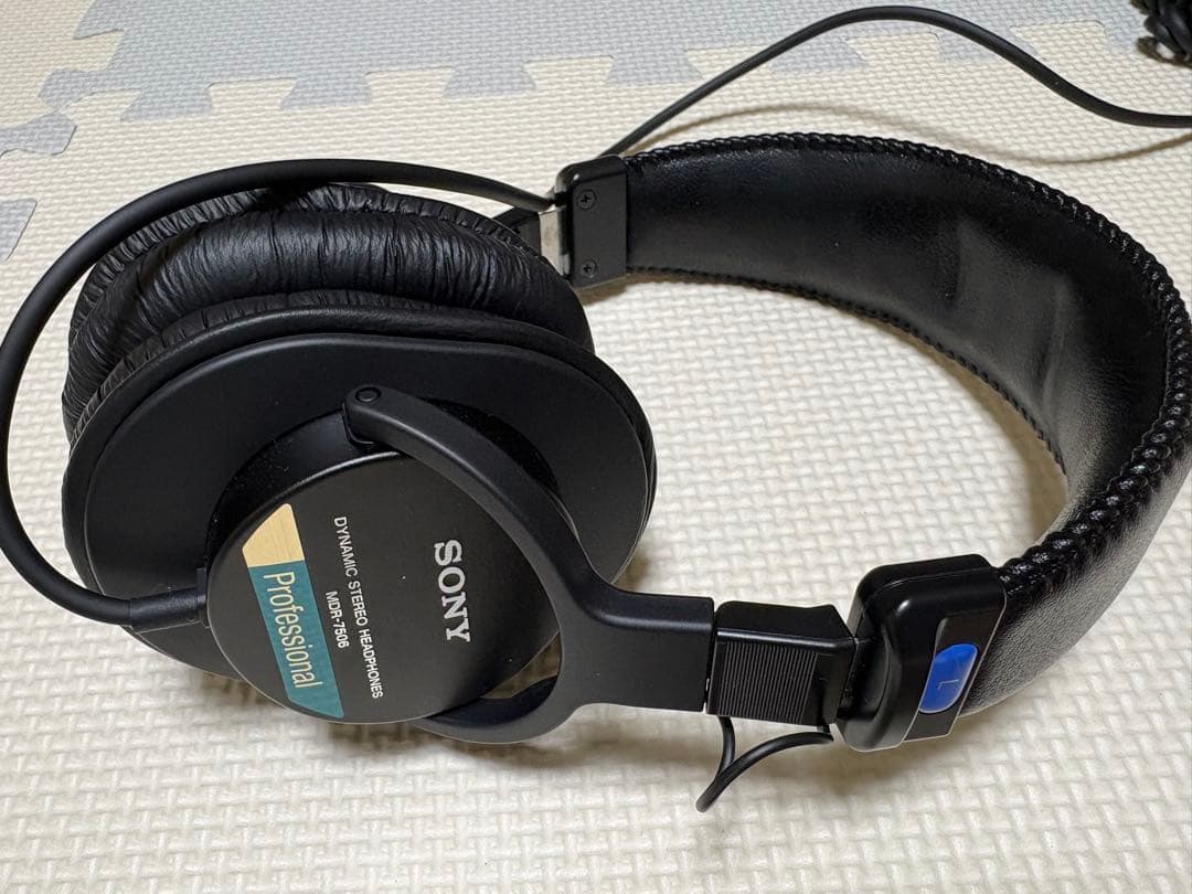 美品スタジオ・モニターヘッドホン SONY MDR-7506