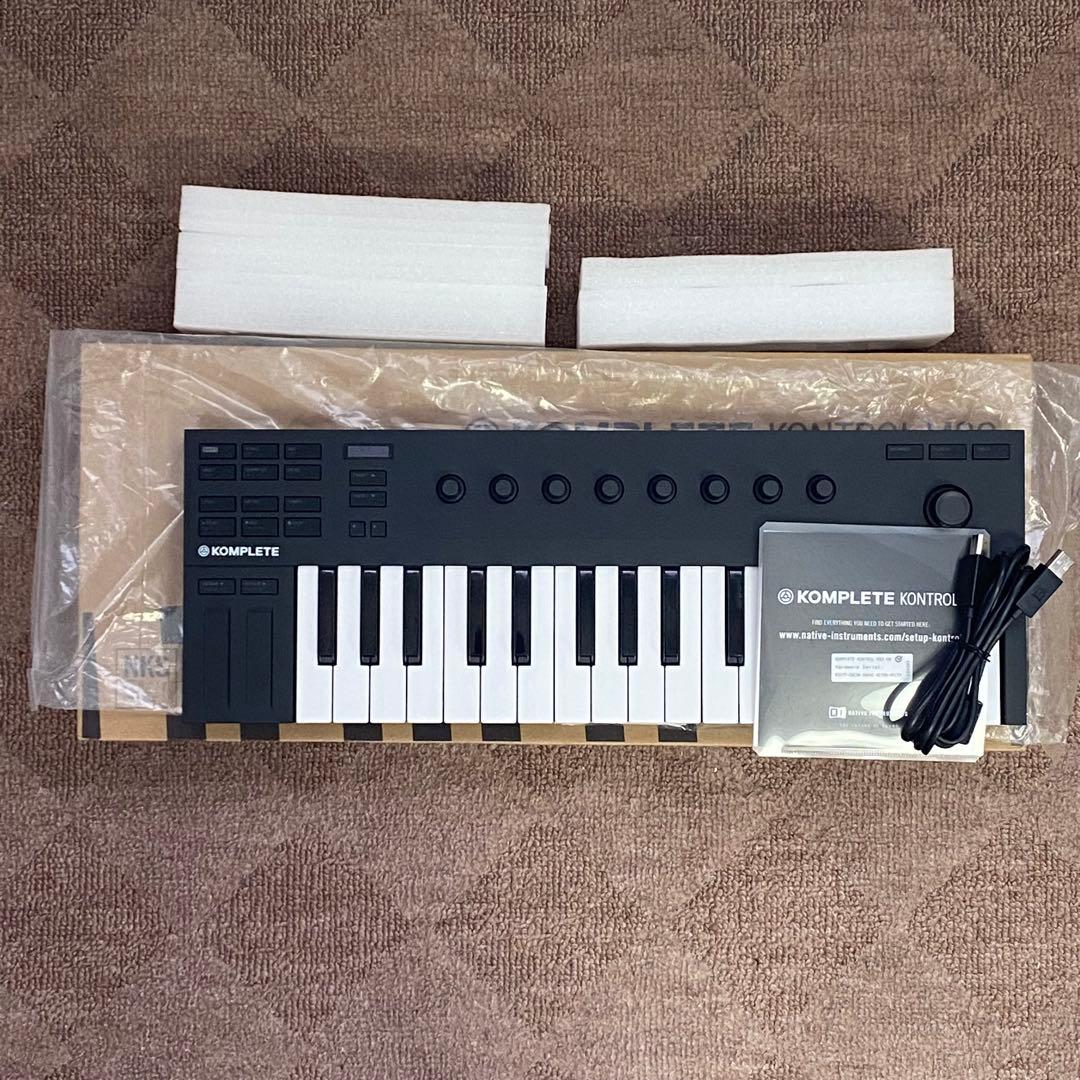 【美品】KOMPLETE KONTROL M32 MIDIキーボード