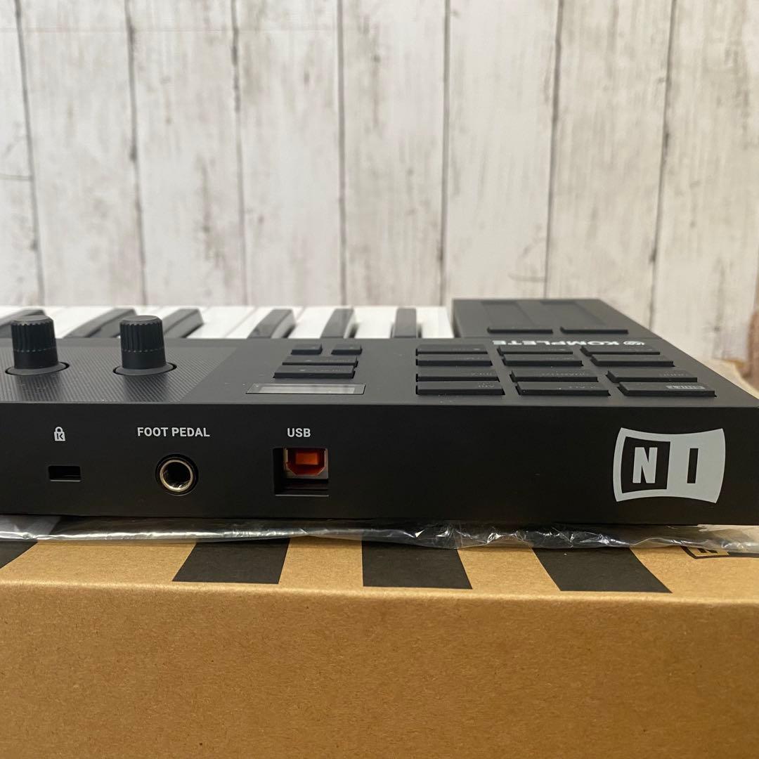 【美品】KOMPLETE KONTROL M32 MIDIキーボード