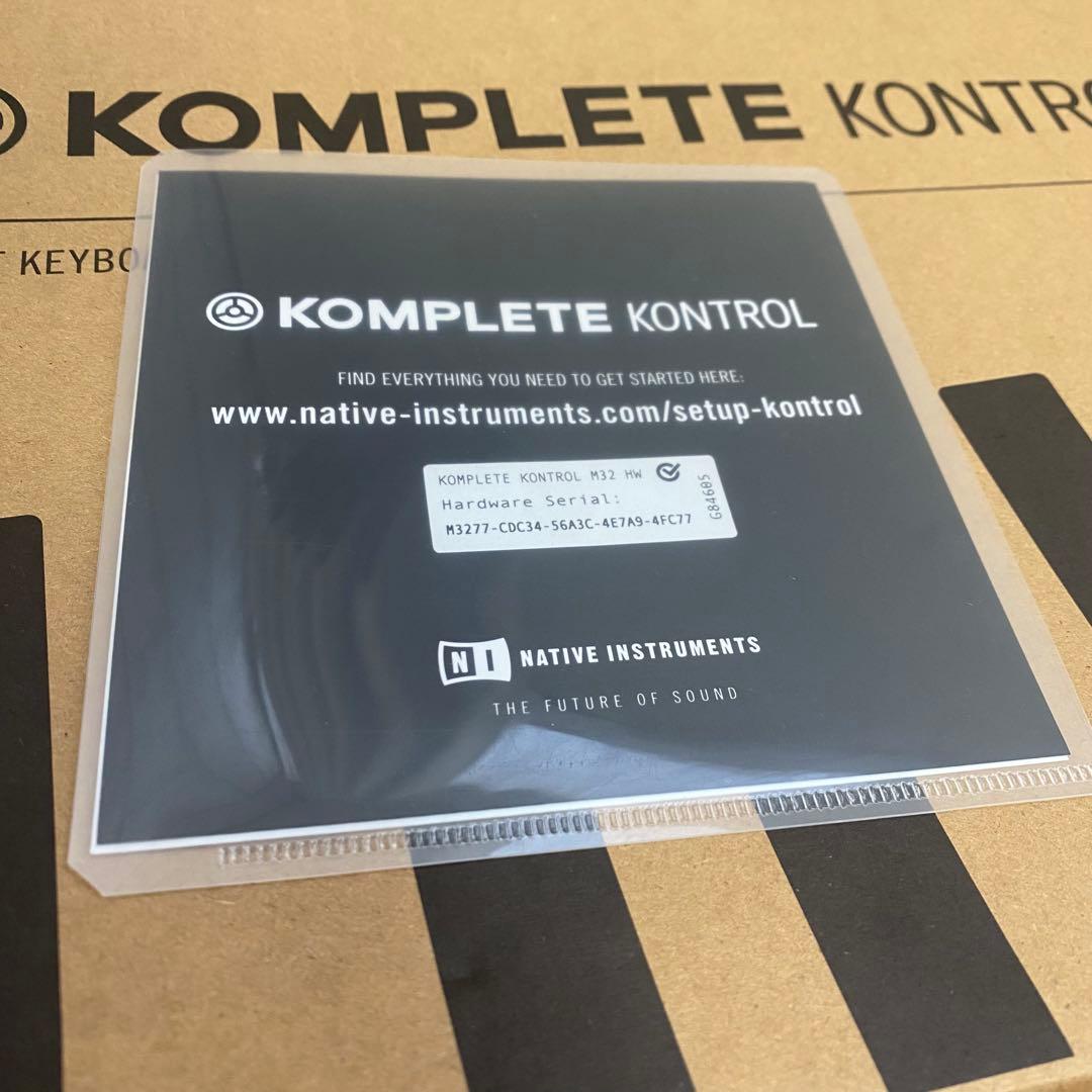 【美品】KOMPLETE KONTROL M32 MIDIキーボード