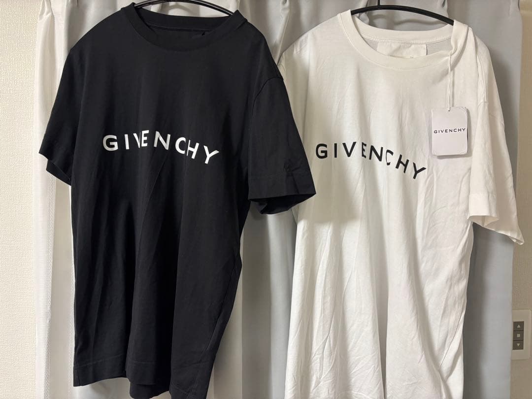 【2枚セット】GivenchyロゴTシャツ(内1枚未使用)