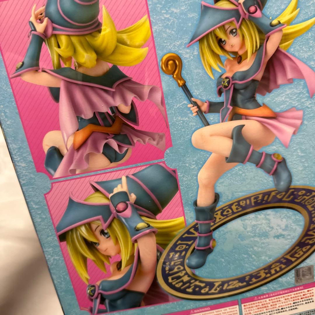新品　美品　遊戯王　ブラックマジシャンガール　フィギュア