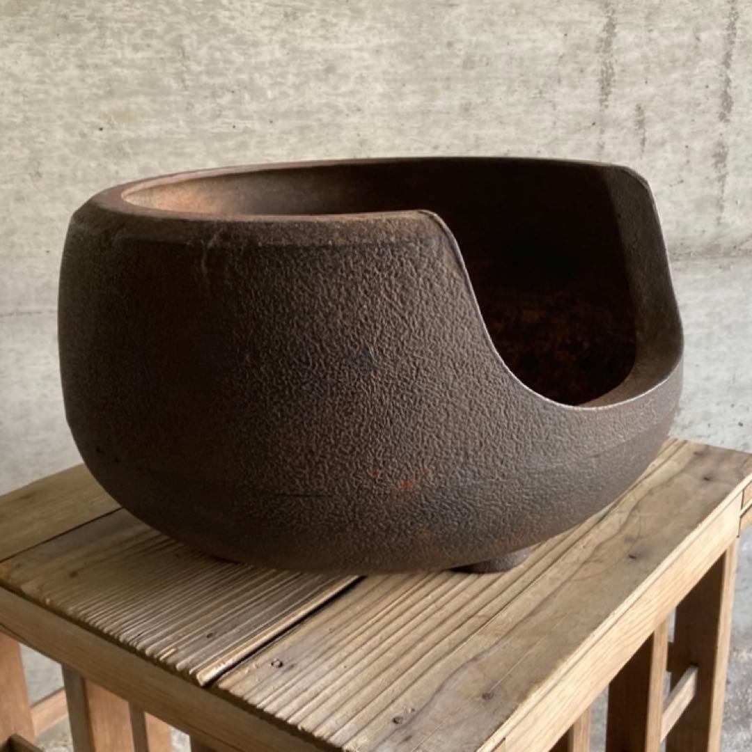 古い風炉 釜 火鉢 囲炉裏 五徳 鉄製 茶釜 灰付 茶道具 和風 古道具 レトロ