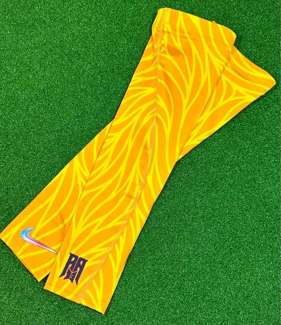 ナイキ　アクーニャJrモデル　アームスリーブ　NIKE　アームカバー