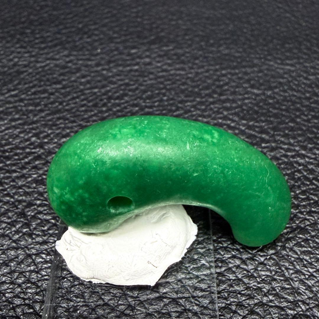 縄文、弥生、硬玉大珠、魔除け石 透明度ある古墳期 ヒスイ硬玉翡翠 勾玉