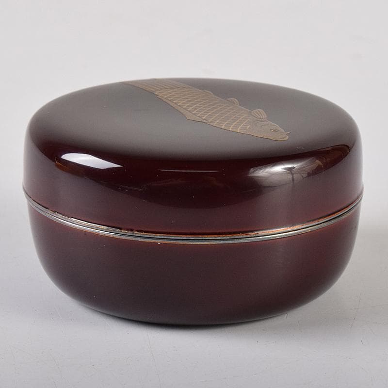 茶道具　山中塗　塗師　前端雅峯作　鯉蒔絵　内銀溜 　香合　共箱　D　R8486