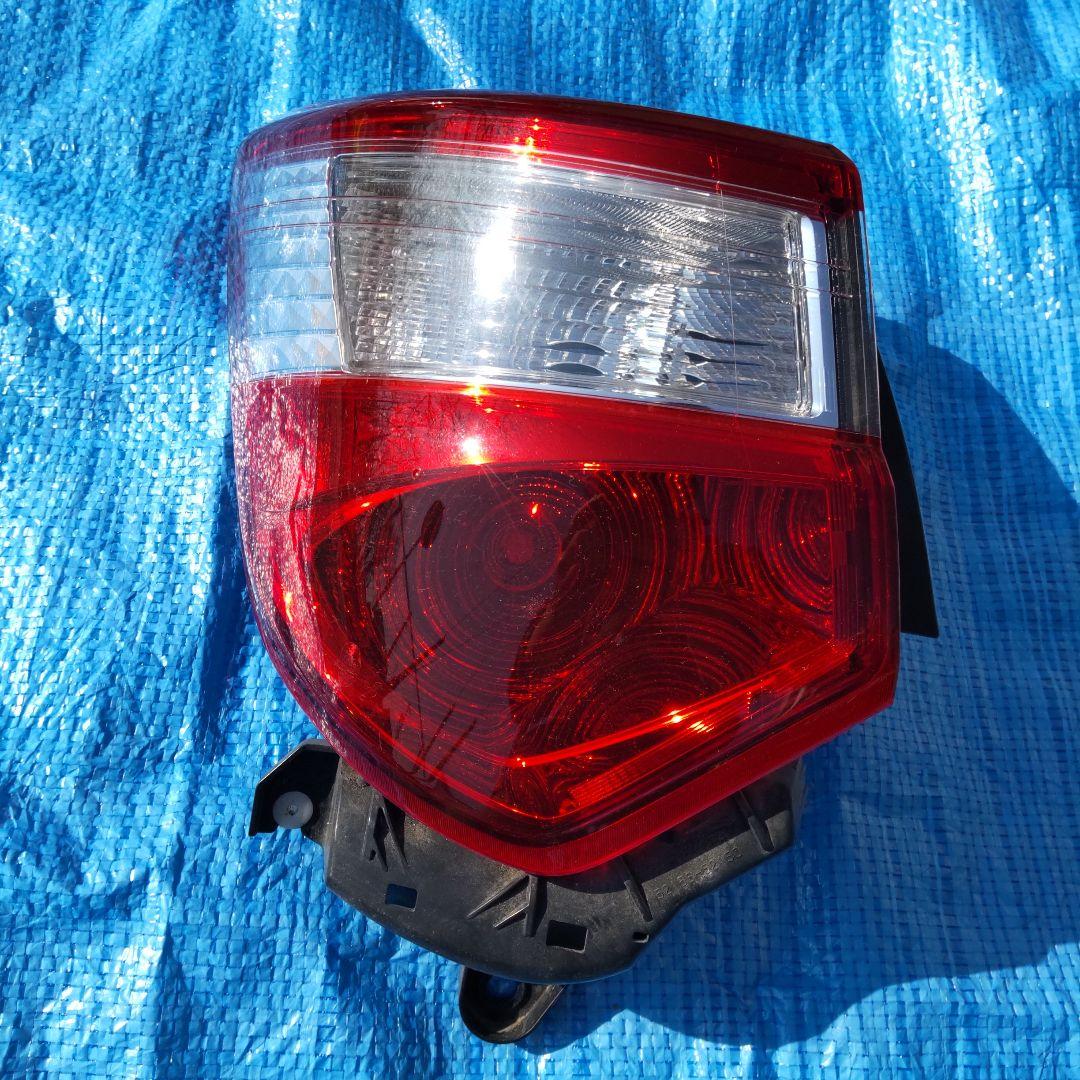 トヨタ テールランプ 52-304 左