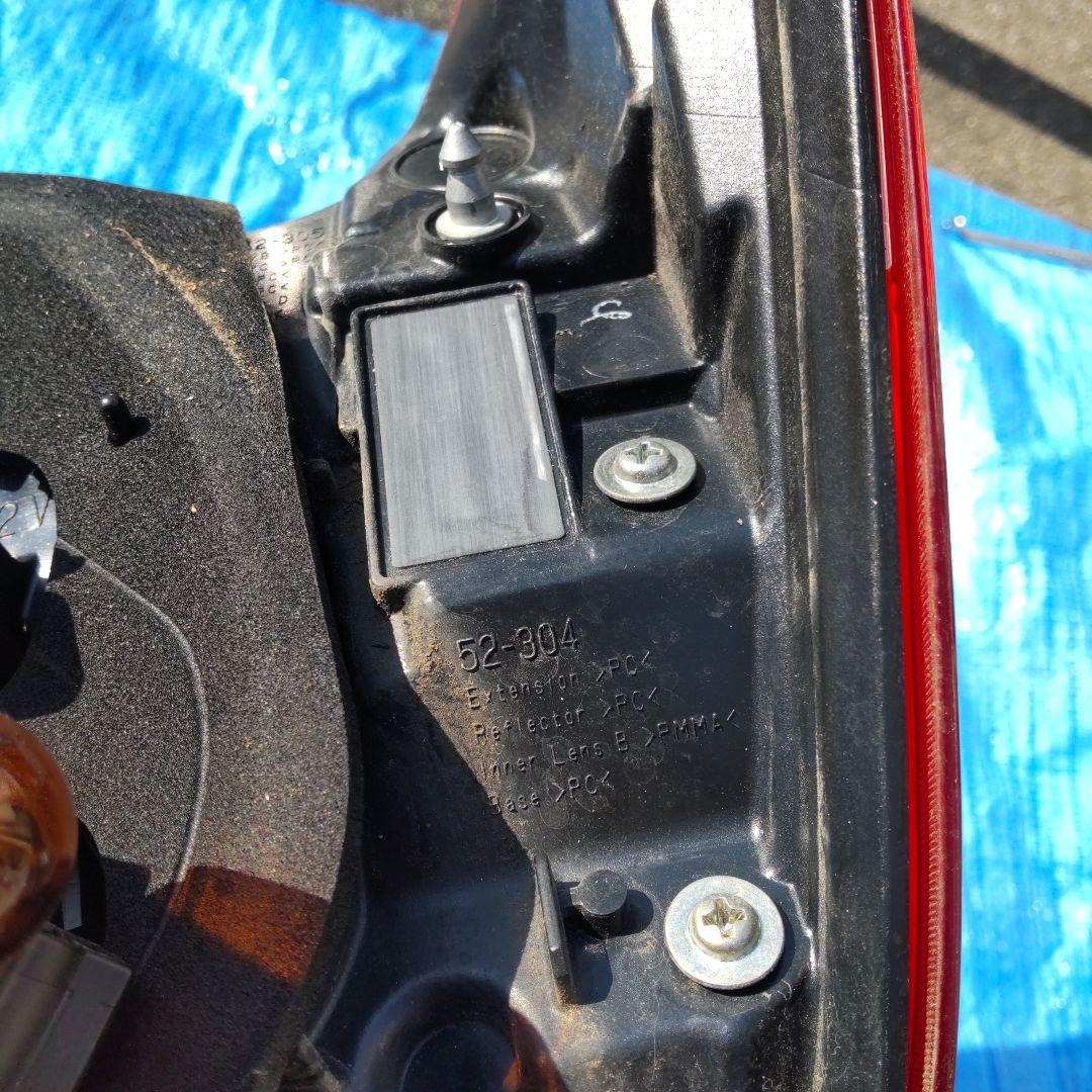 トヨタ テールランプ 52-304 左