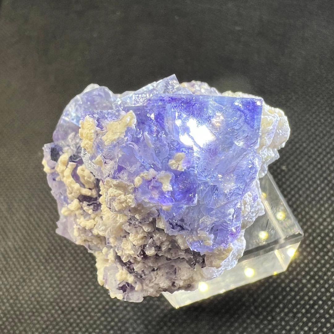 ヤオガンシャン産　パープルグラデーション　母岩付フローライト