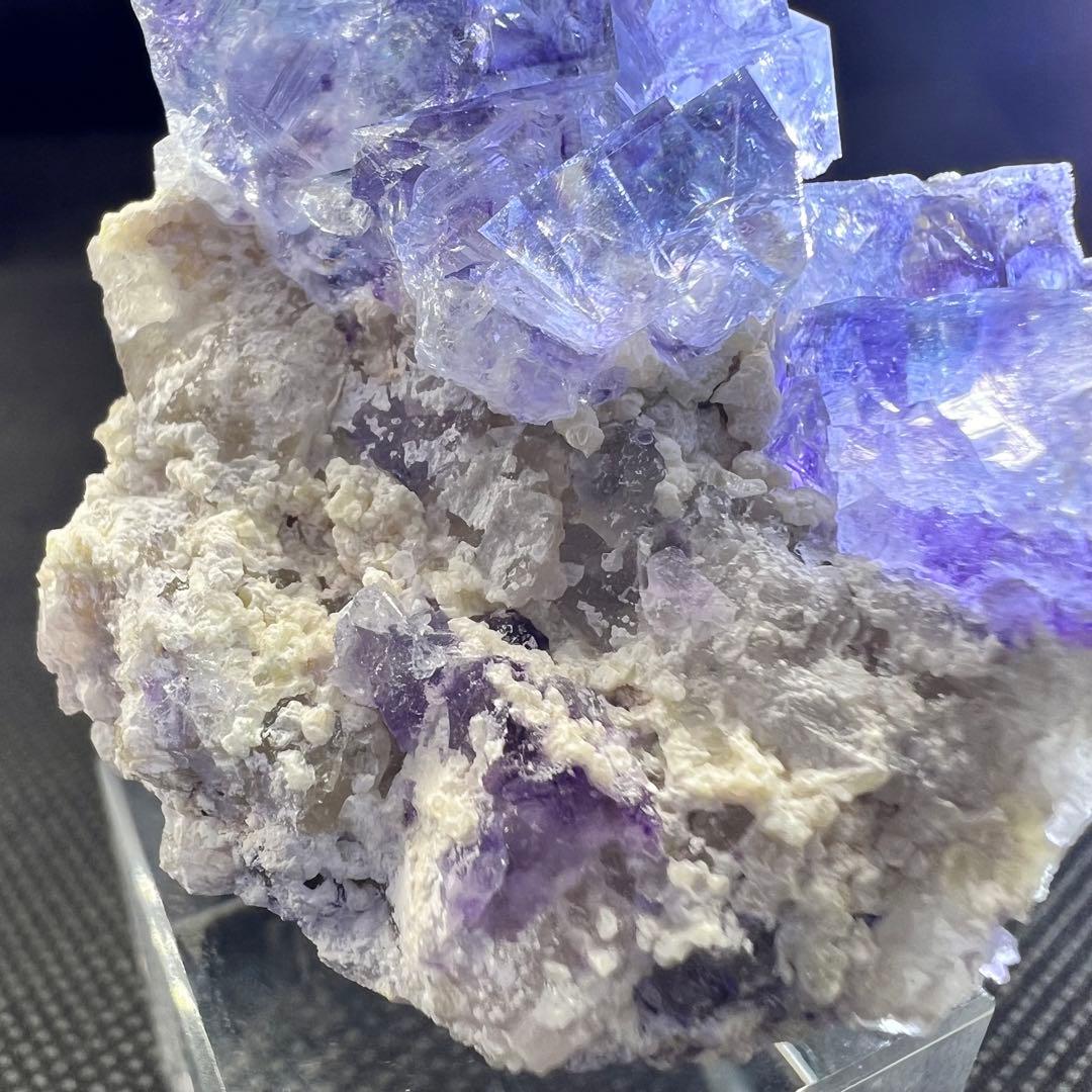 ヤオガンシャン産　パープルグラデーション　母岩付フローライト