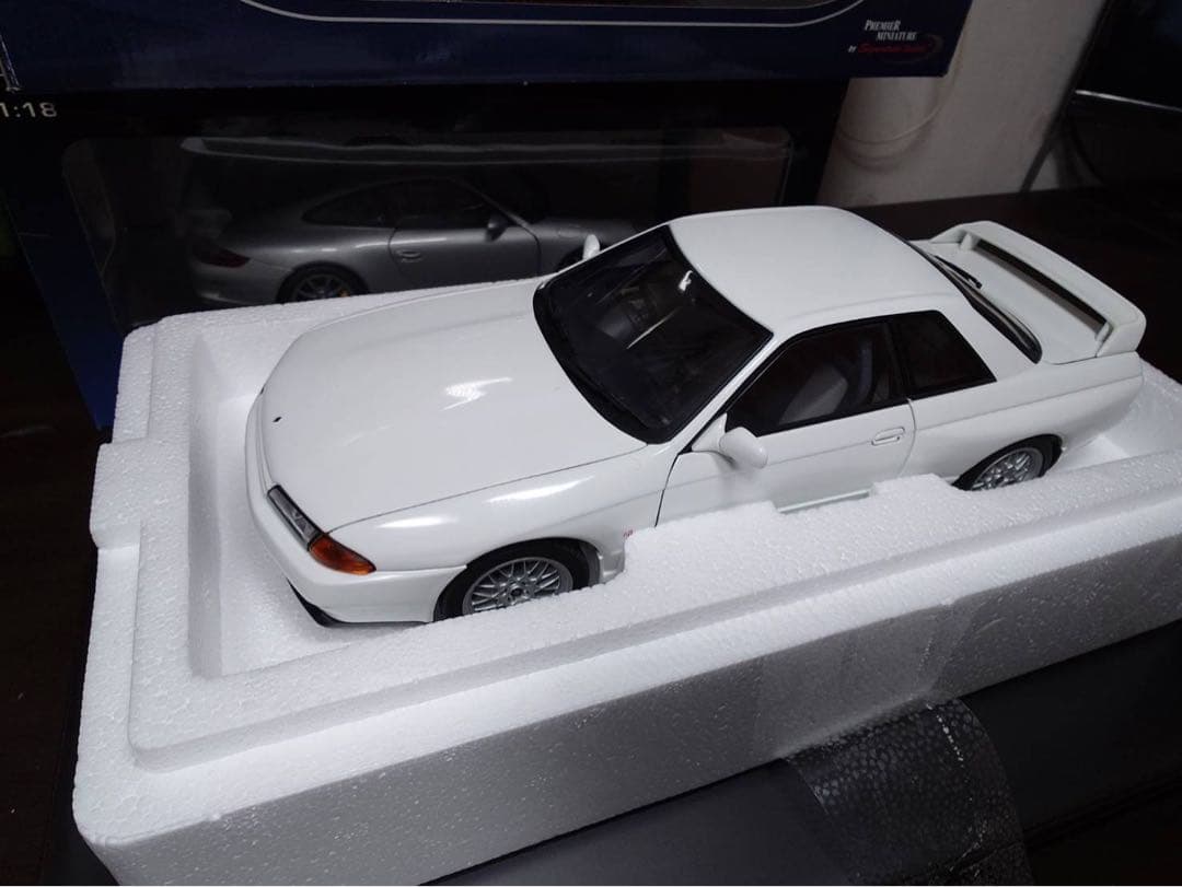 ミニカー Nissan Skyline GT-R (R32) V-Spec II 1/18