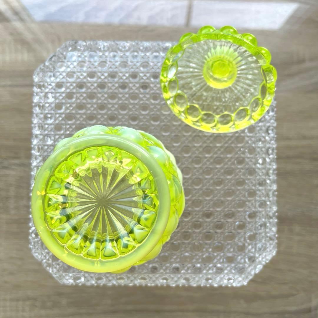 骨董　時代ガラス　乳白色　カナリアイエロー　ボンボニエール 菓子器　ウランガラス