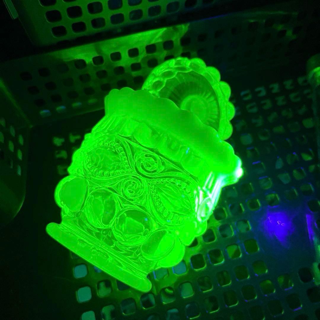 骨董　時代ガラス　乳白色　カナリアイエロー　ボンボニエール 菓子器　ウランガラス