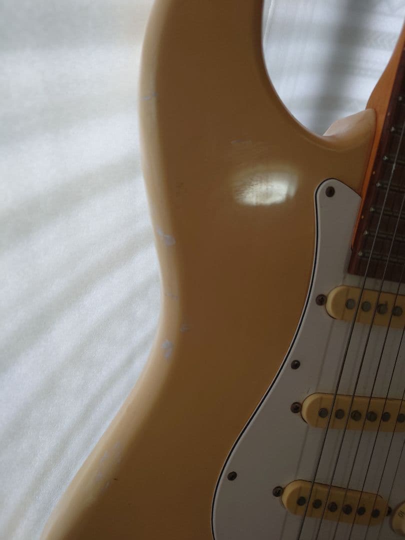 ストラトキャスター エレキギター クリーム色