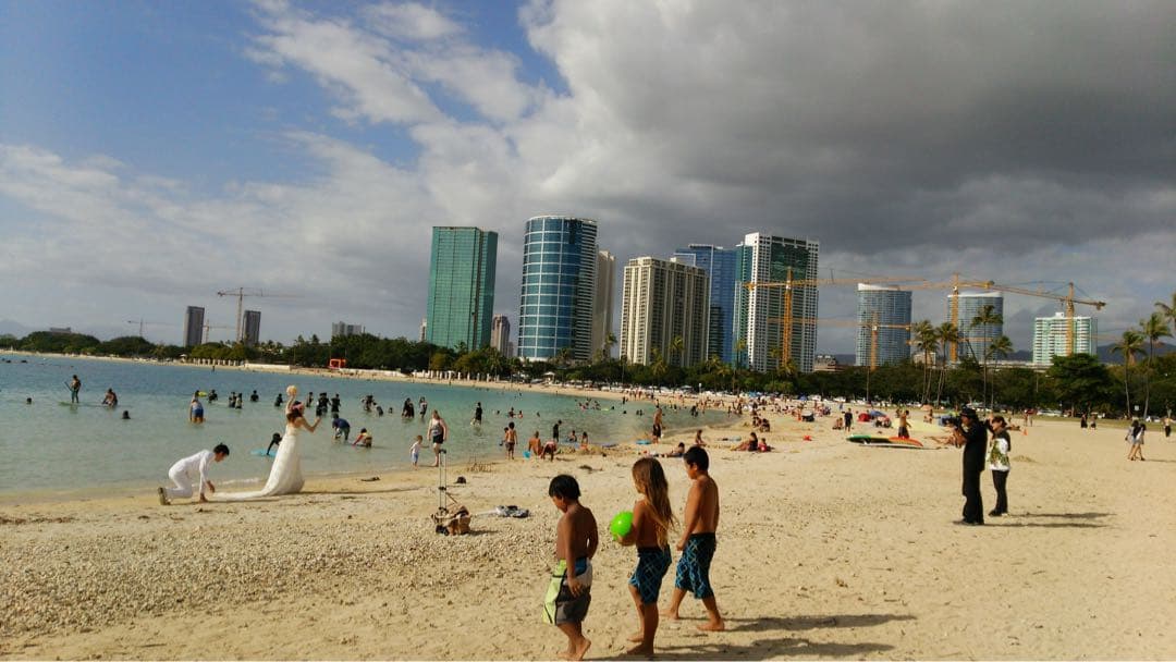 一眼レフレンズ: SIGMA DC18-200mm1:3:5-6.3II HSM