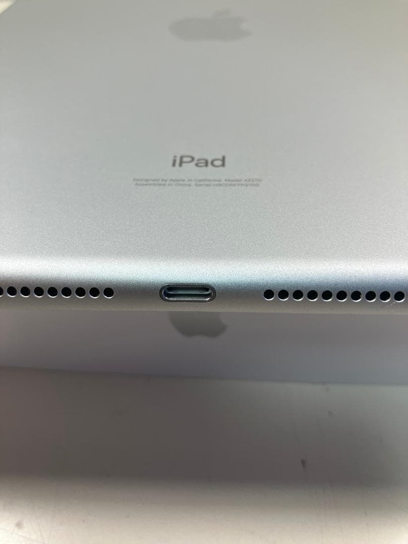 iPad 第8世代　32GB シルバー　Wi-Fiモデル　カバーガラス付