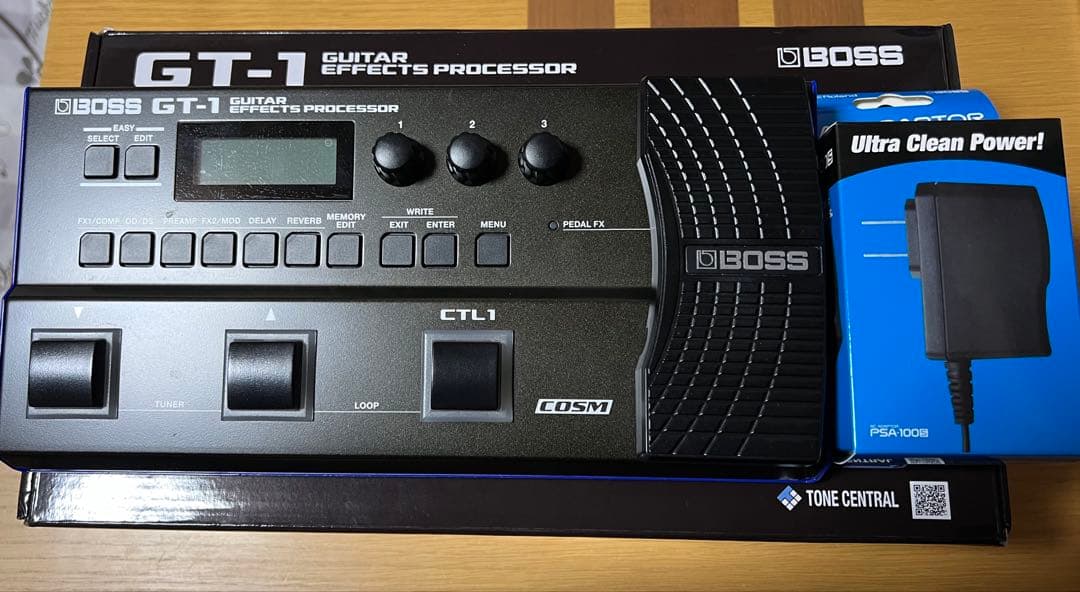 BOSS GT-1 マルチエフェクター　箱とオマケ付き！