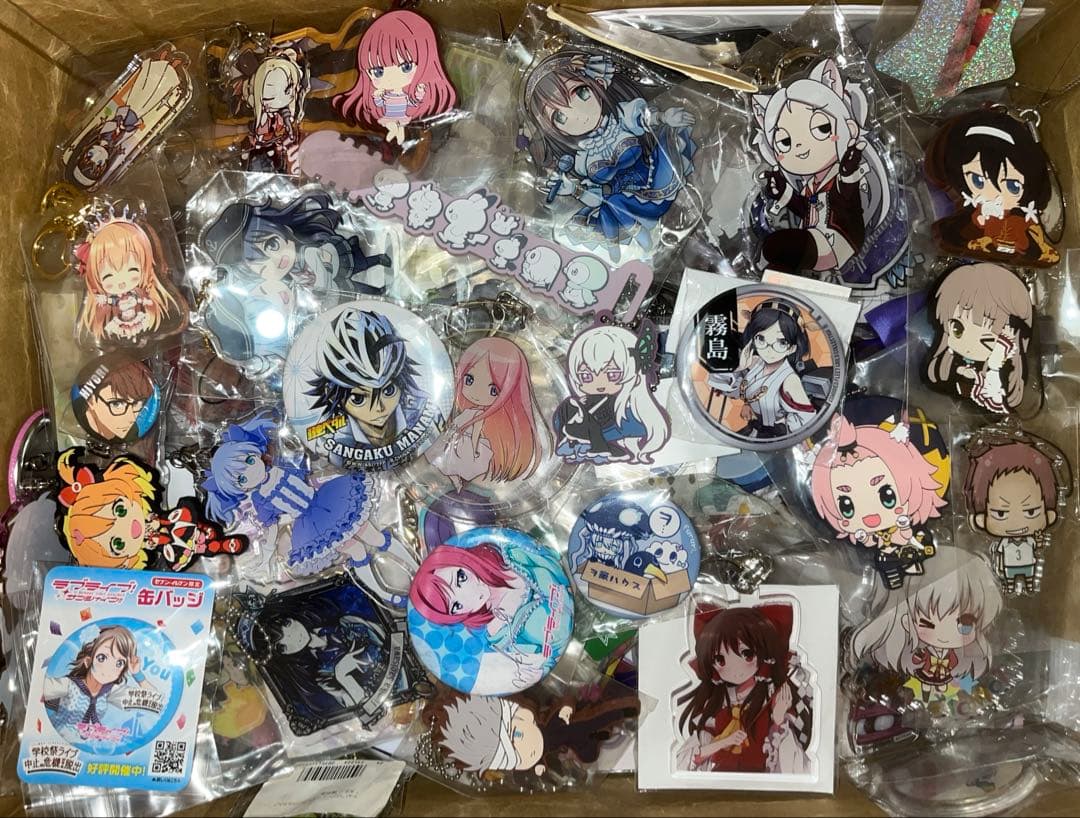 ノンジャンル 缶バッジ アクキー 900点以上 大量 まとめ売り 紙類無し