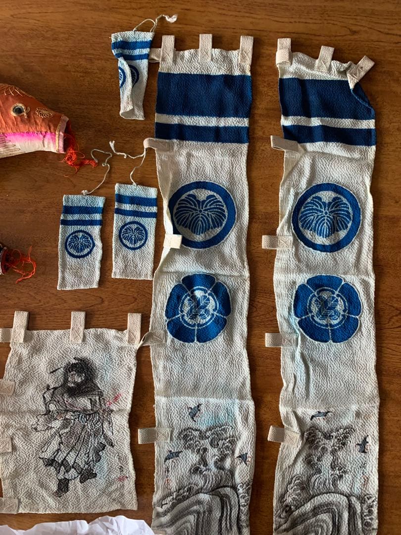 美術工芸品 明治中期 刺繍紋章店作の室内飾り用の鯉のぼり部材一式貴重品