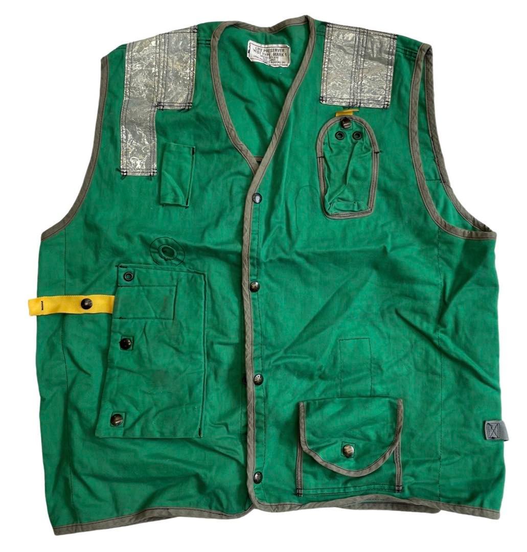 米海軍ライフブリザーバーベストグリーン色1,996年官給品Lサイズ希少品