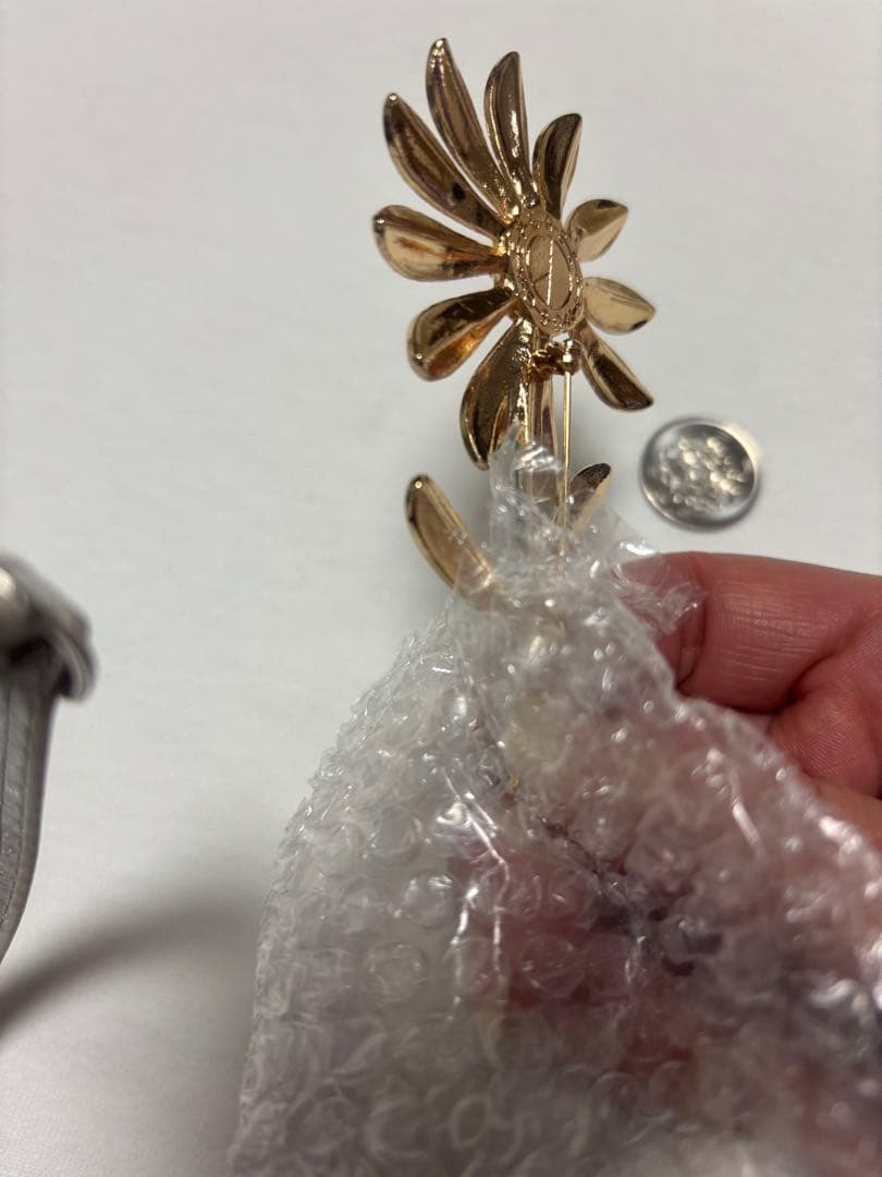 ミ*ー様 G-DRAGONデイジーブローチ